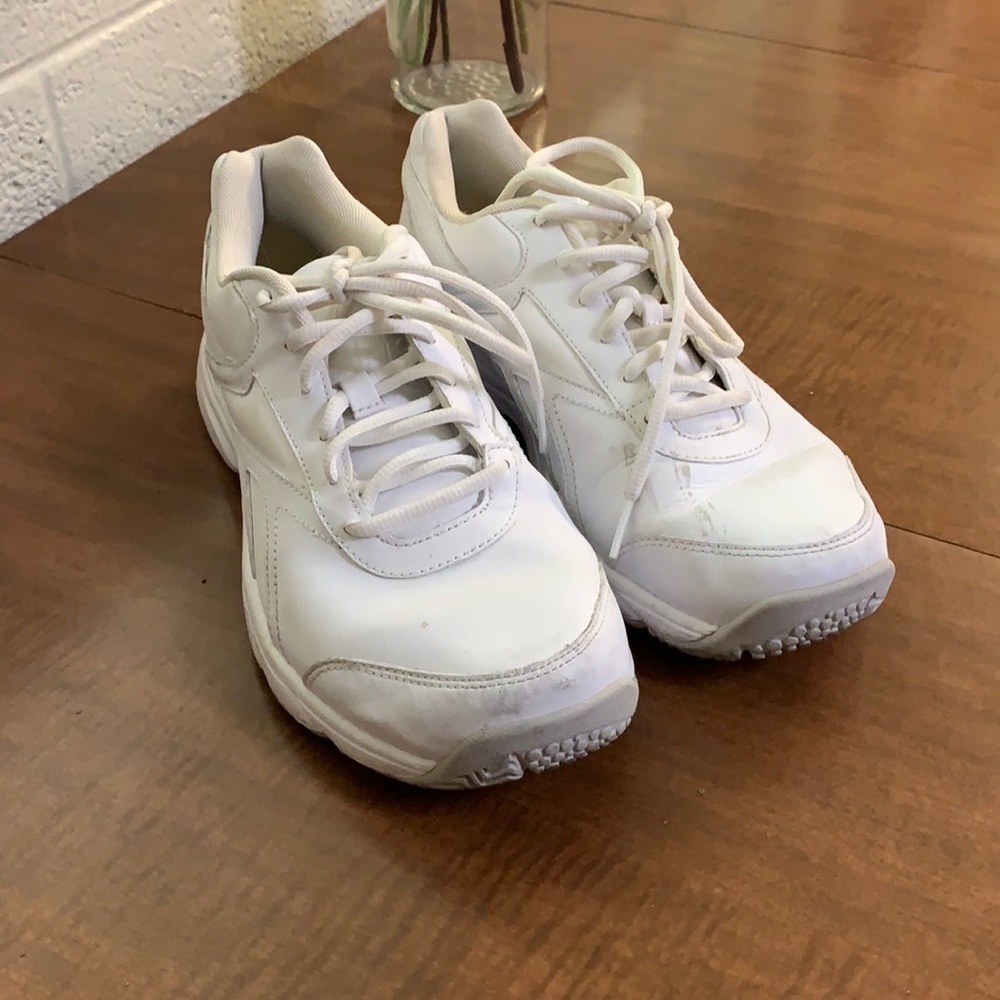 Reebok White tennis shoes size 9